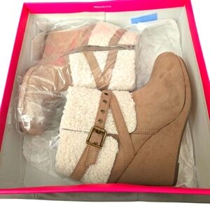 NIB Shoedazzle size 10 Jacobia wedges